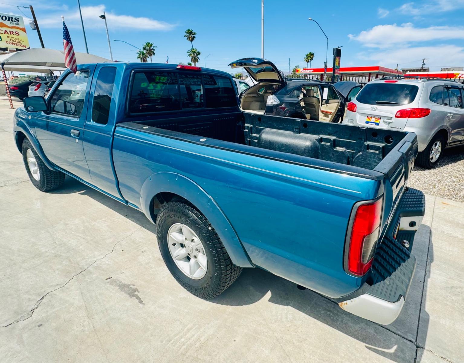 2001 Blue Nissan Frontier (1N6DD26S41C) , located at 2190 Hwy 95, Bullhead City, AZ, 86442, (928) 704-0060, 0.000000, 0.000000 - 2001 Nissan frontier xe king cab. 4 cylinder. 142k miles. Manual . Ice cold ac. Lots of extras done to truck . New tires new radiator. Fully serviced. New clutch, new brakes, pads. Runs and drives great. Financing available. In house financing .buy here pay here - Photo #4